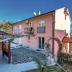 1 Bedroom Awesome In *