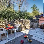 1 Bedroom Awesome In Apartman *