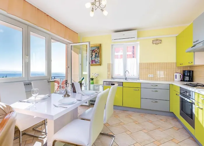 Appartamento 1 Bedroom Awesome In Volosko