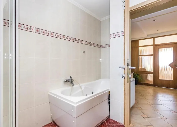 Appartamento 1 Bedroom Awesome In Volosko
