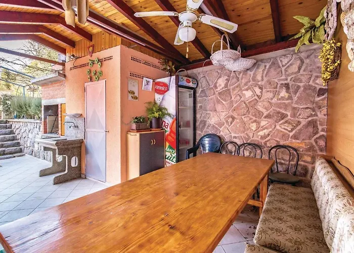 Διαμέρισμα 1 Bedroom Awesome In *