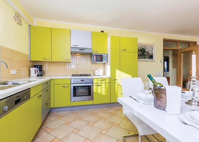 1 Bedroom Awesome In Διαμέρισμα